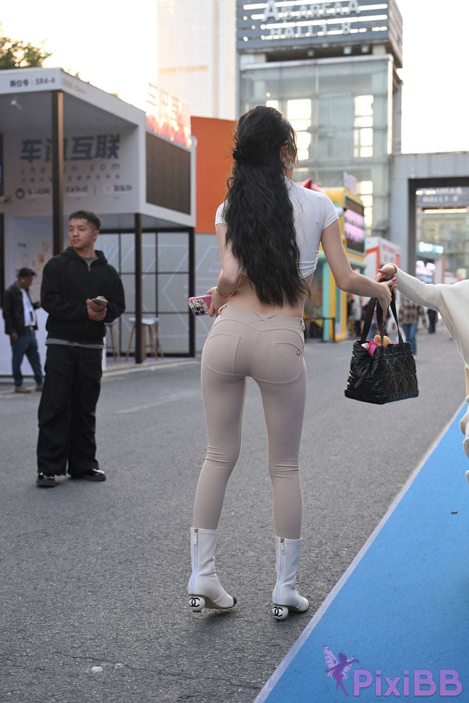 Featured Street Photography Works No.5753 Plump peach pants BB Sauce PixiBB.COM 076