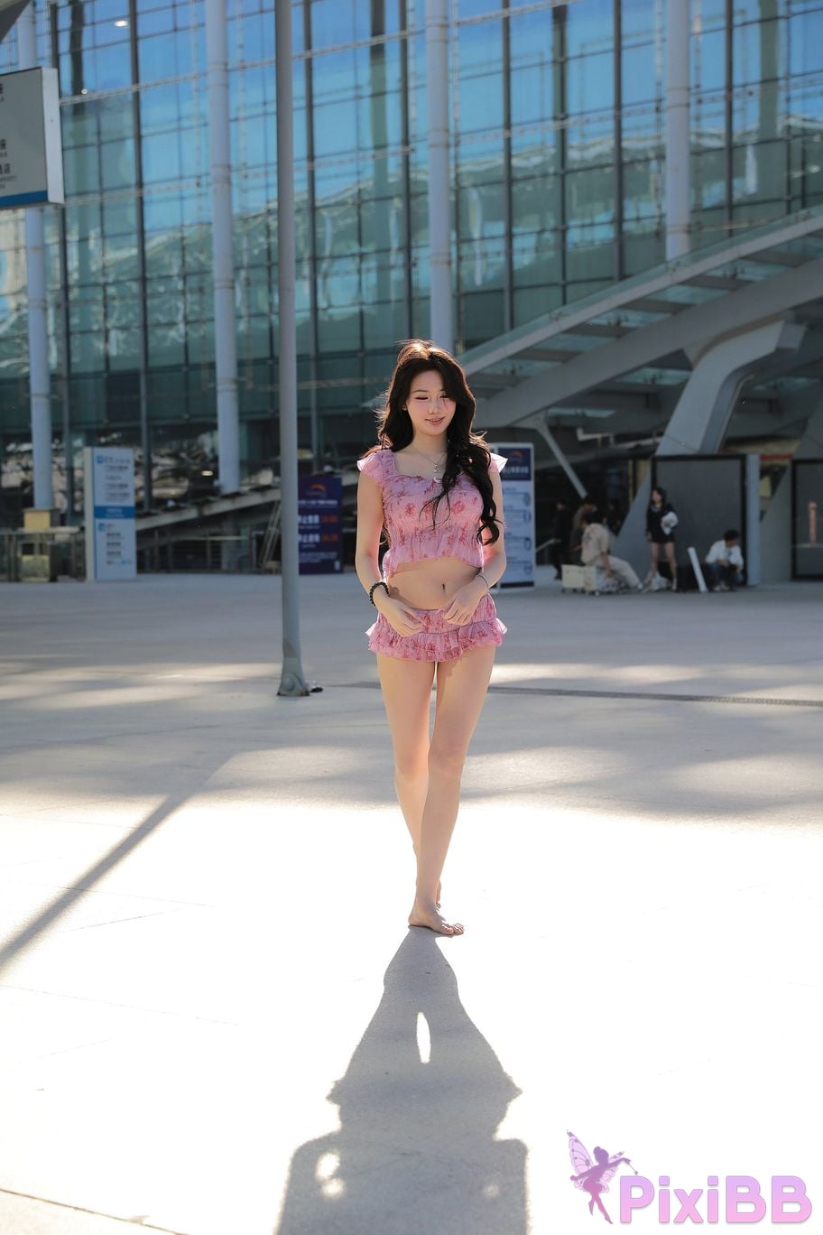 Featured Street Photography Works No.5757 Sexy pink hot pants Xiao Sijia PixiBB.COM 002