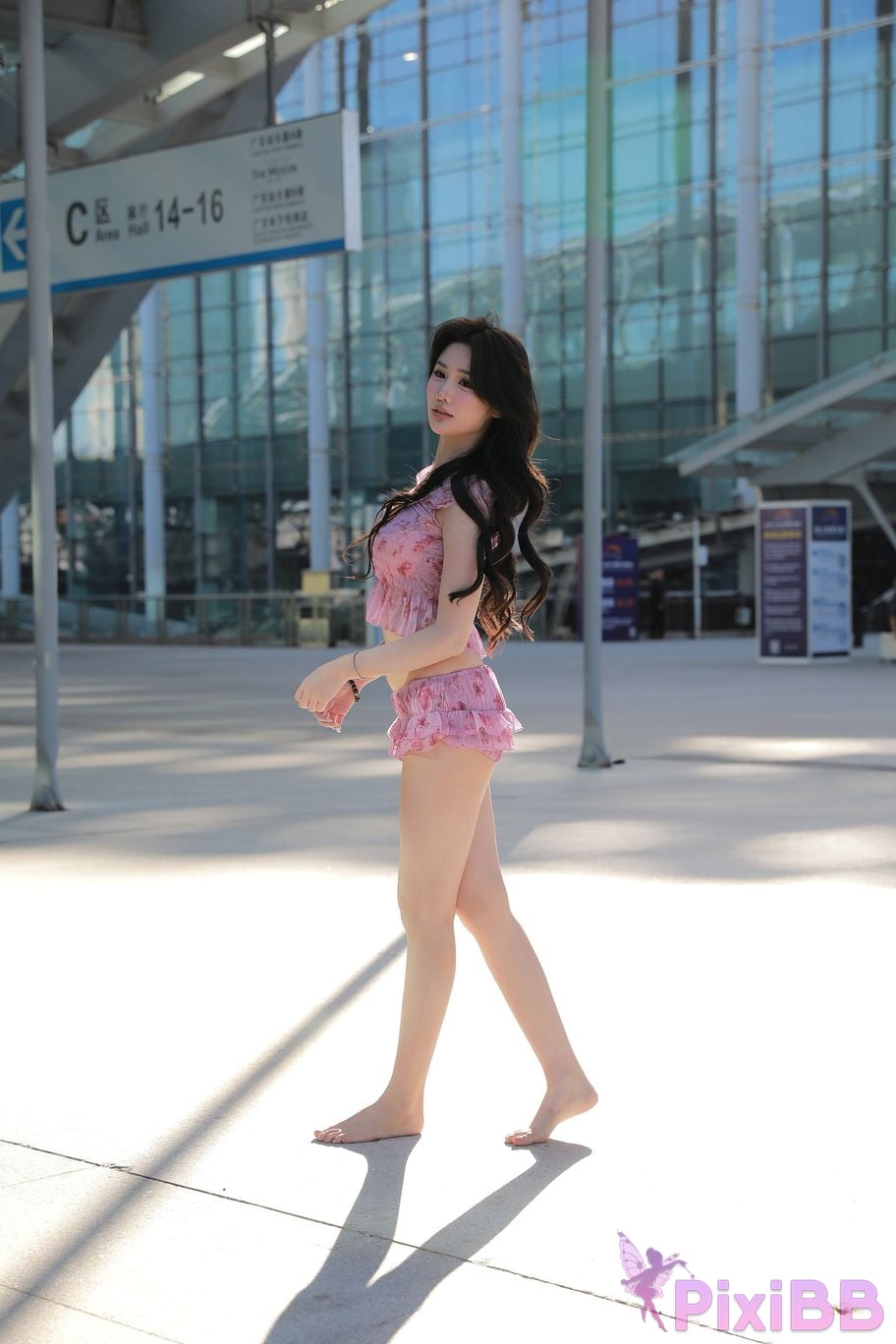 Featured Street Photography Works No.5757 Sexy pink hot pants Xiao Sijia PixiBB.COM 015