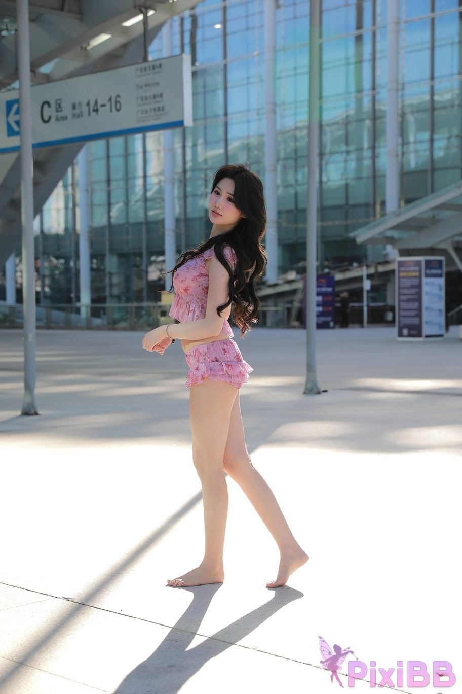 Featured Street Photography Works No.5757 Sexy pink hot pants Xiao Sijia PixiBB.COM 016