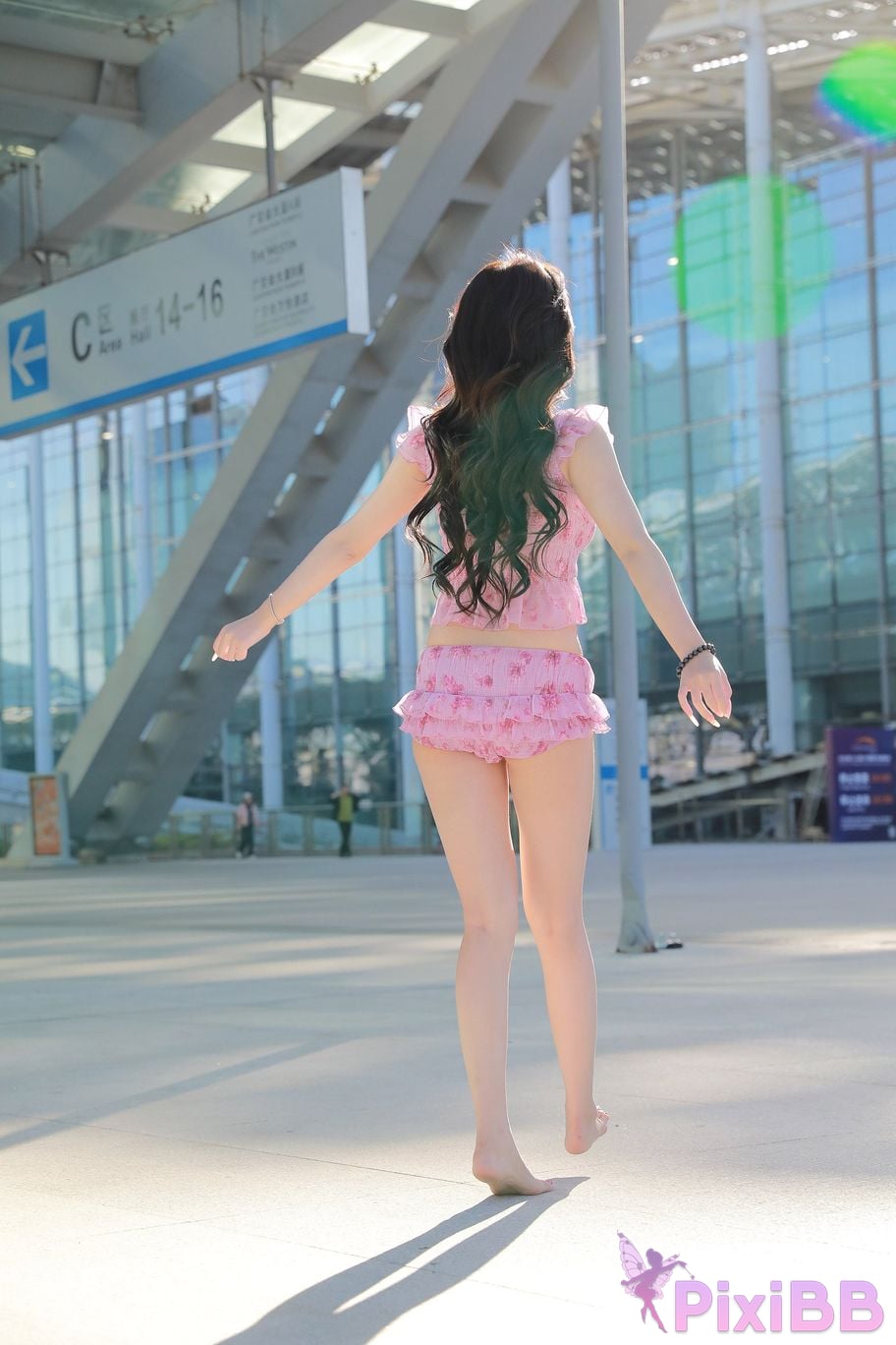 Featured Street Photography Works No.5757 Sexy pink hot pants Xiao Sijia PixiBB.COM 074