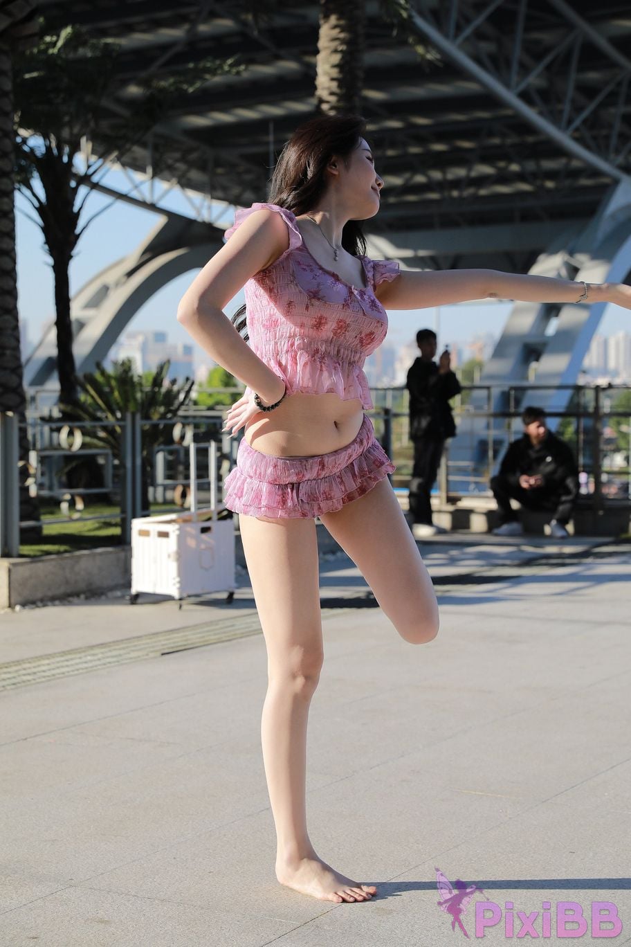Featured Street Photography Works No.5757 Sexy pink hot pants Xiao Sijia PixiBB.COM 250