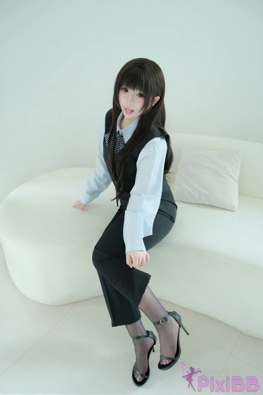 Cosplayer walnut cat Kurumineko The secret of silk pants PixiBB.COM 051