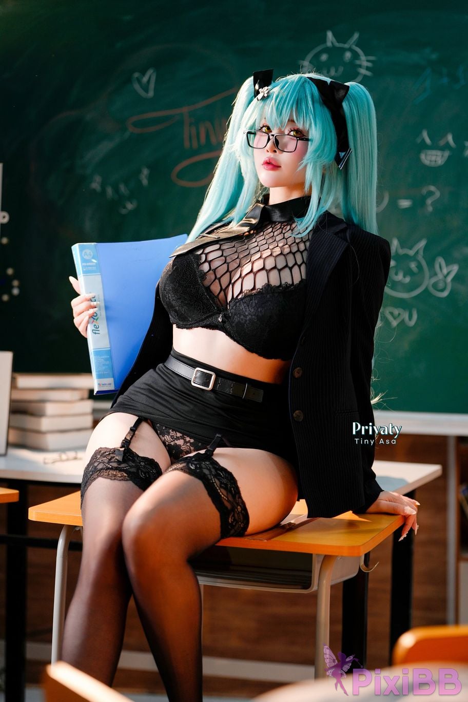 Cosplayer Tiny Asa Privaty NIKKE PixiBB.COM 014