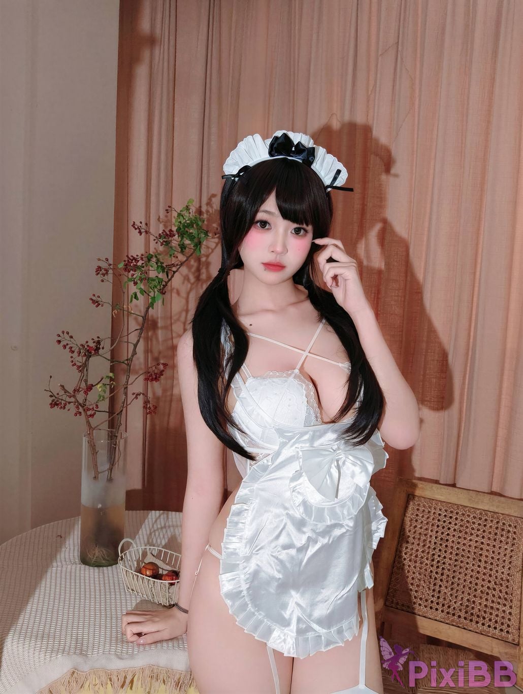 Cosplayer Mochi is delicious white lace maid PixiBB.COM 006