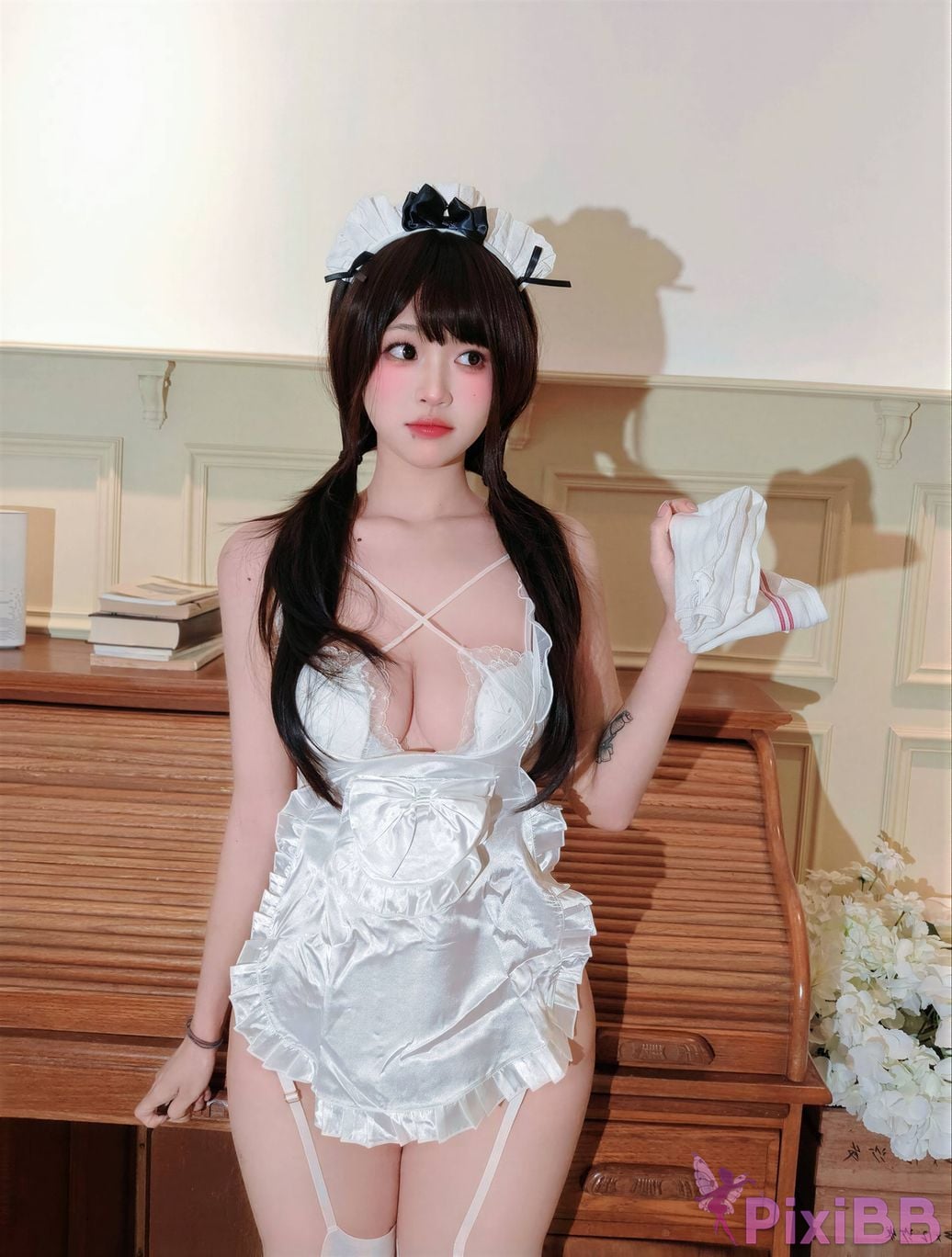 Cosplayer Mochi is delicious white lace maid PixiBB.COM 009