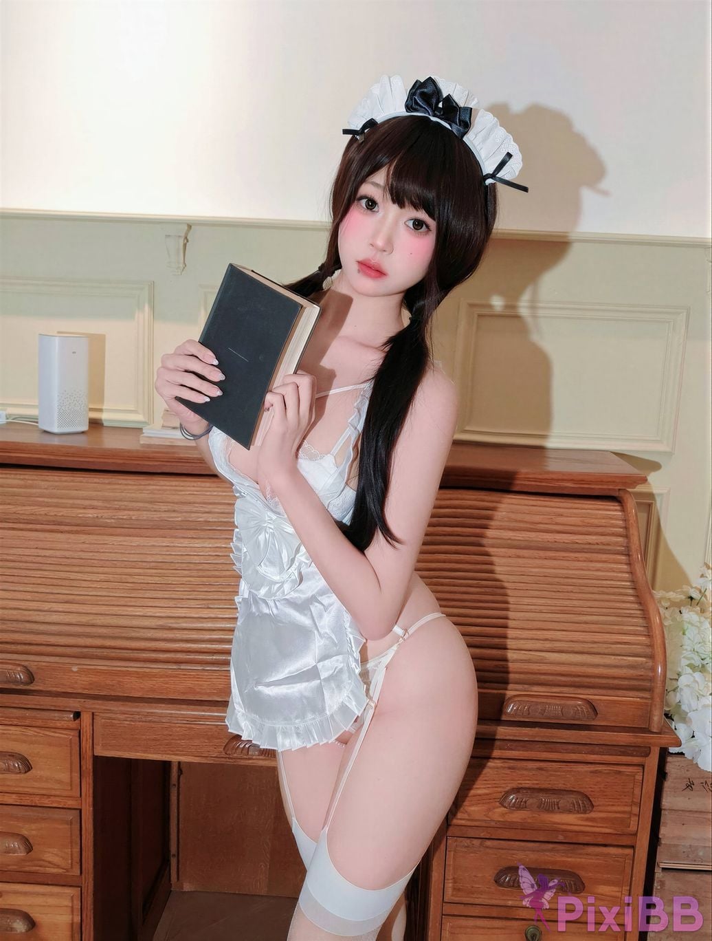 Cosplayer Mochi is delicious white lace maid PixiBB.COM 013