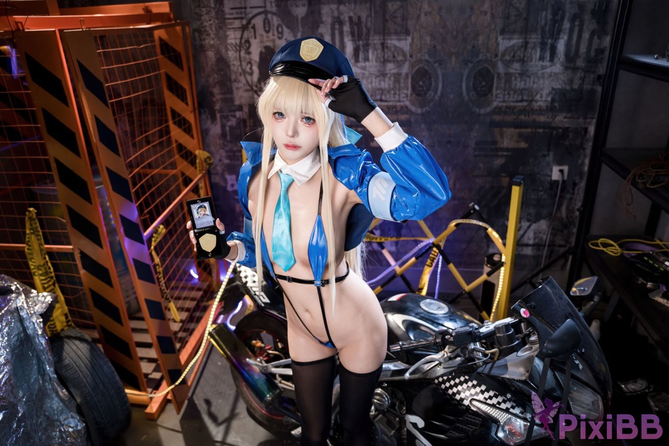 Cosplayer Your face is round and Flying Birds Horses TOKI policewoman fanfic PixiBB.COM 003