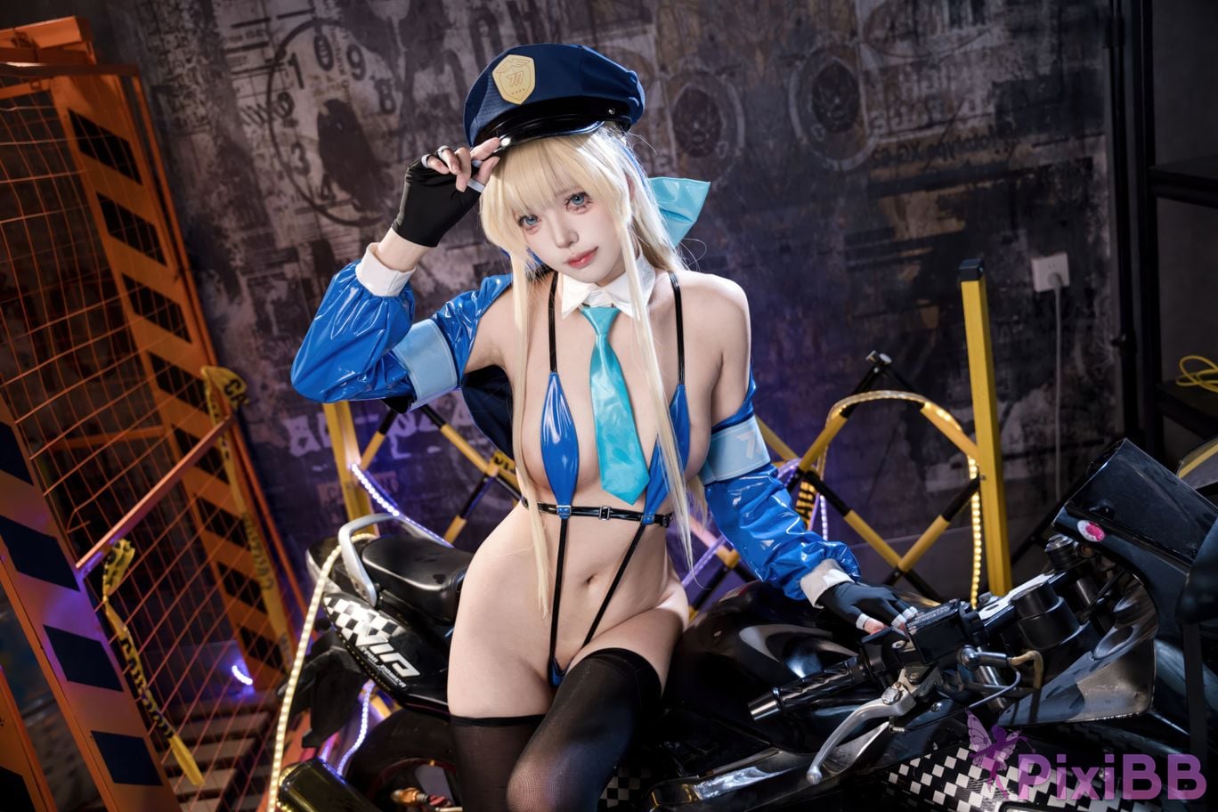 Cosplayer Your face is round and Flying Birds Horses TOKI policewoman fanfic PixiBB.COM 020
