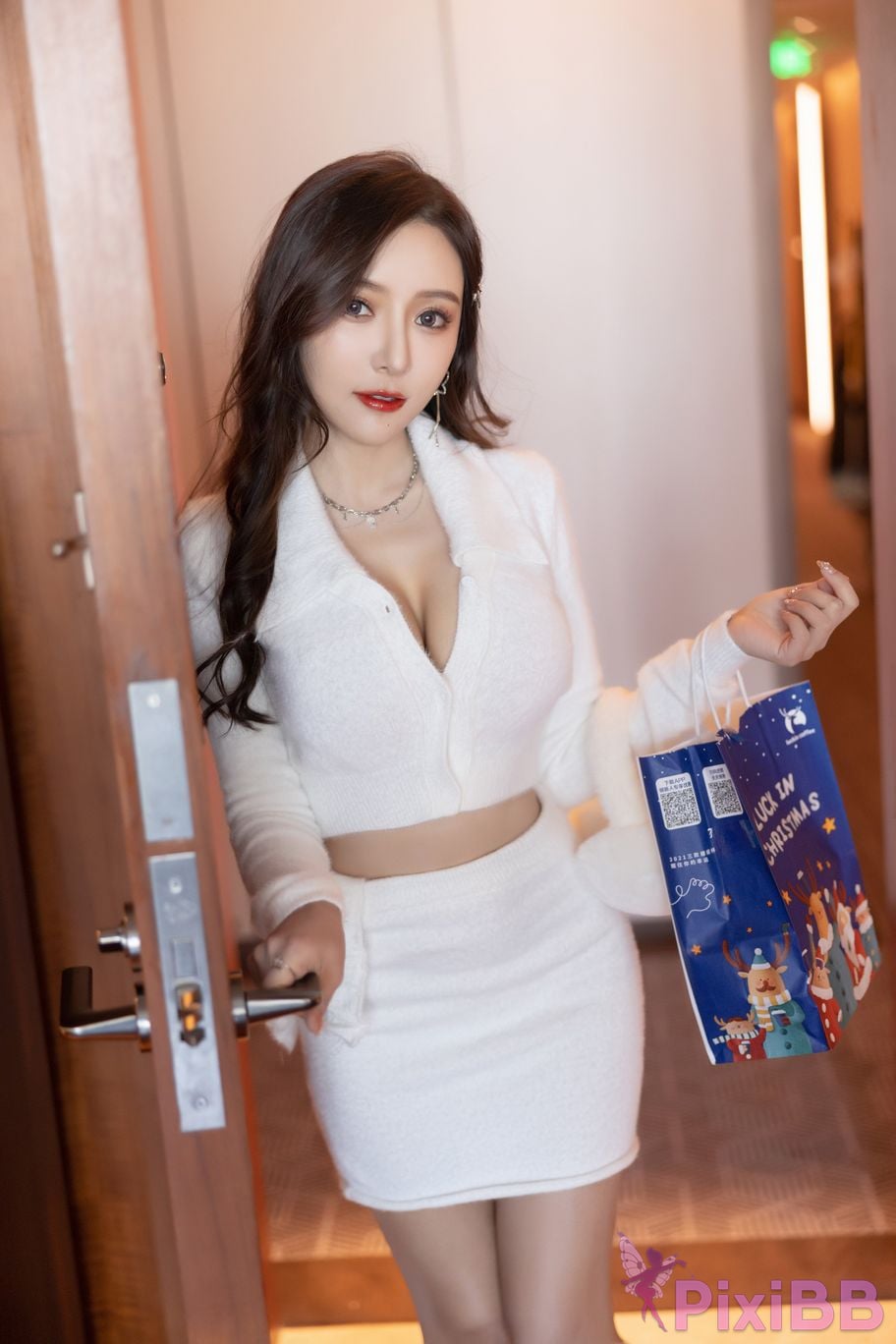 No watermark for in app purchases Wang Xinyao Yanni Christmas girl white suit PixiBB.COM 003