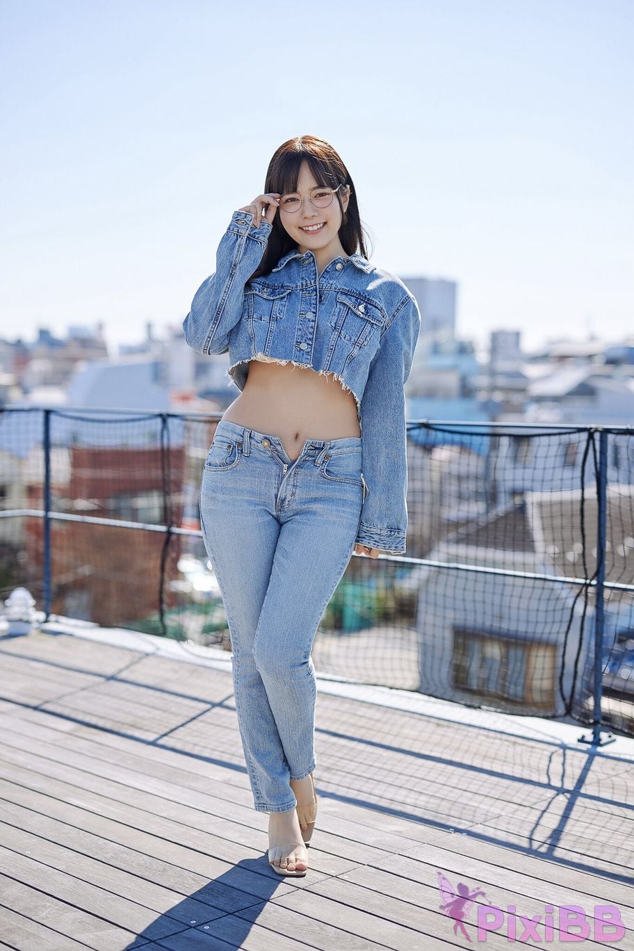 Japanese Idol Shinonome Umi FRIDAY digital photo book Magic PixiBB.COM 015