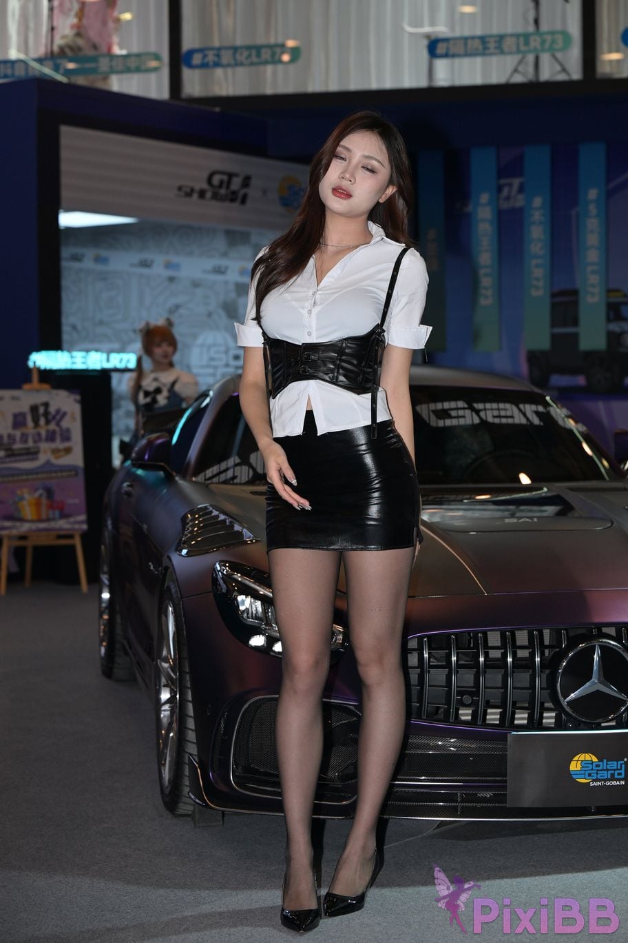 Featured Street Photography Works No.5761 Xinyi hip hugging skirt with black stockings and long legs PixiBB.COM 025