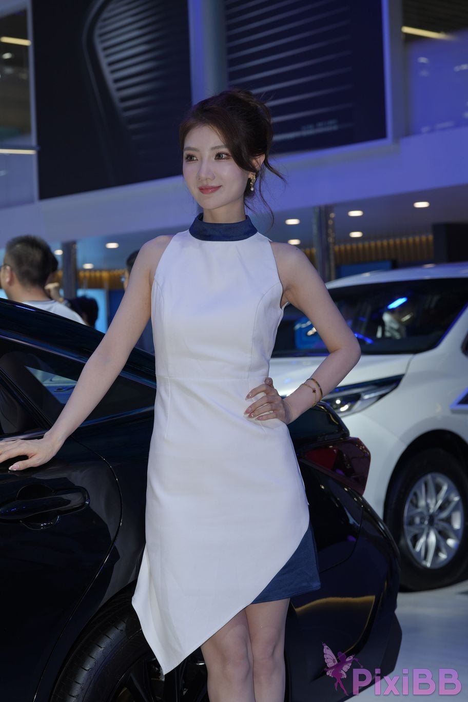 Featured Street Photography Works No.5766 An elegant girl in a white dress wing PixiBB.COM 014