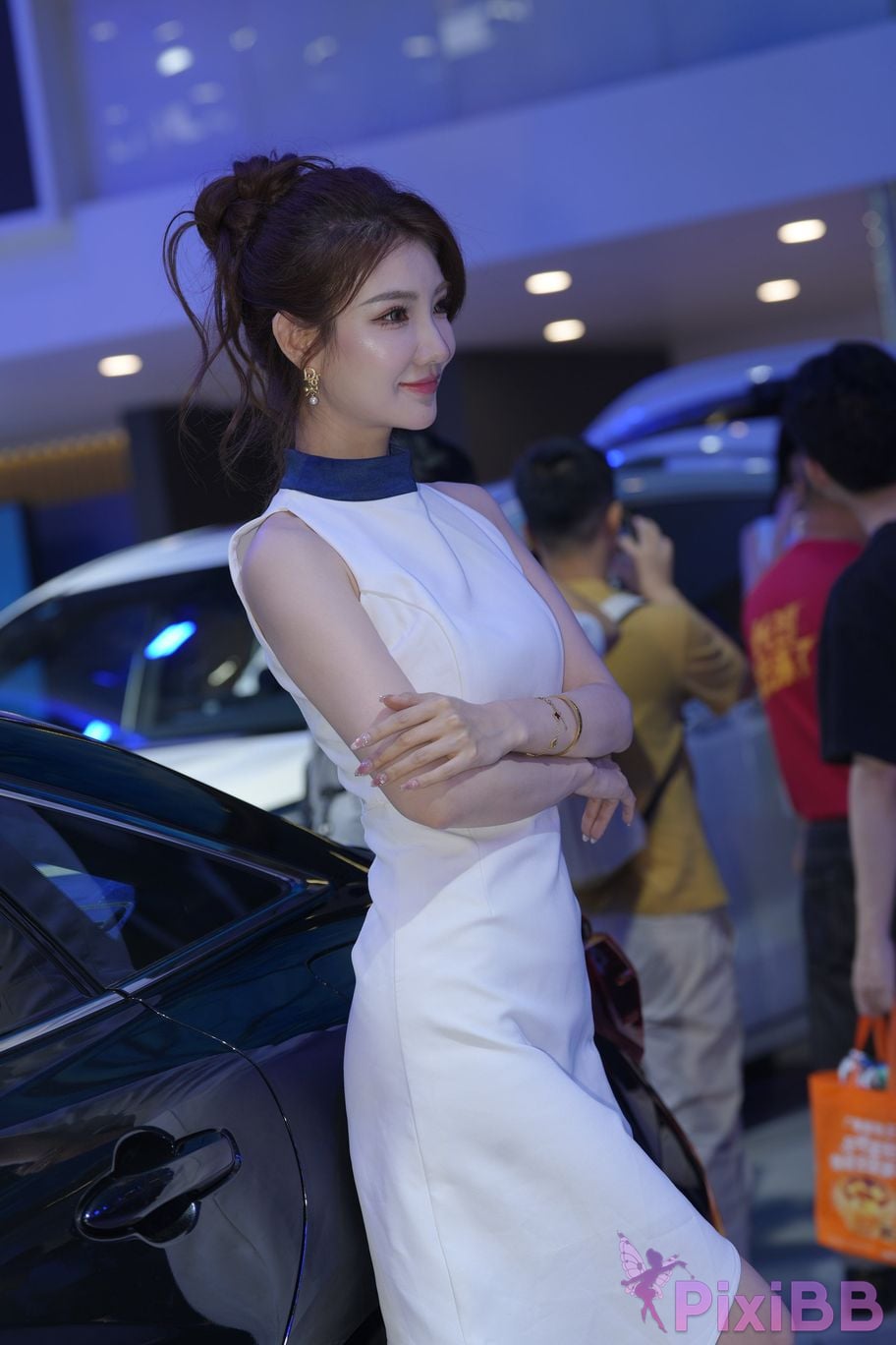 Featured Street Photography Works No.5766 An elegant girl in a white dress wing PixiBB.COM 034