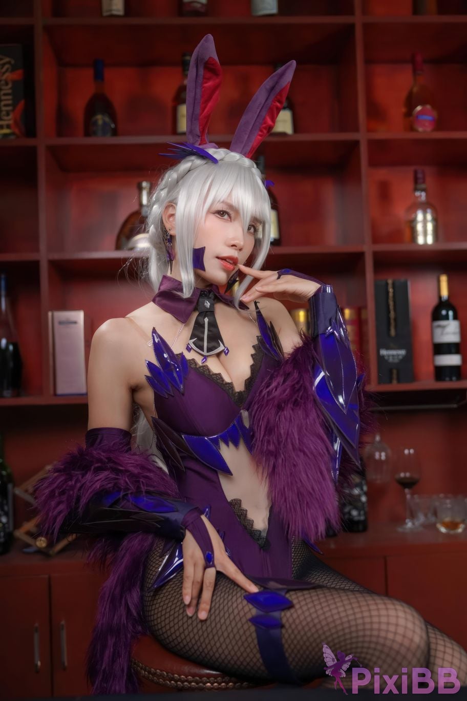 Cosplayer Neko Weiwei FGO Black Gun Dumb Bunny Girl PixiBB.COM 001